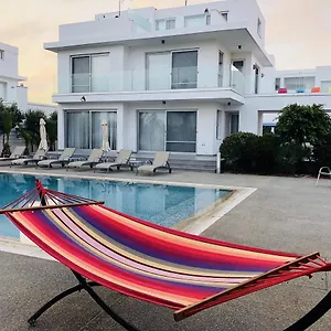 royal-sugar.hotelsatayianapa.com/